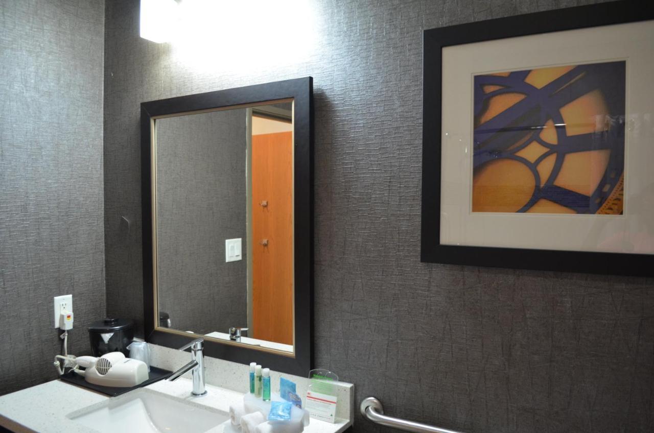 King Room - Mobility Access/Roll in Shower - Non-Smoking at Holiday Inn Longview - North, an IHG Hotel