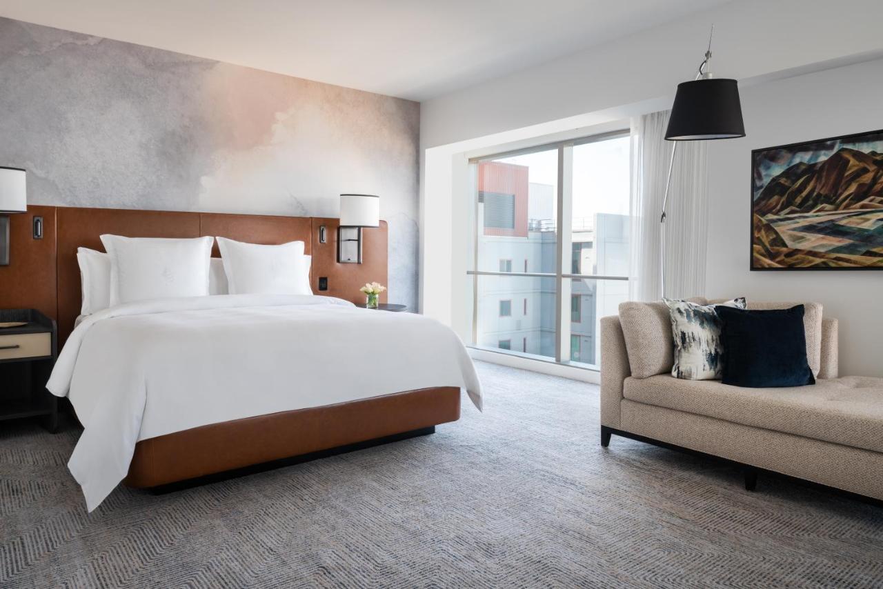 | Four Seasons Hotel Seattle