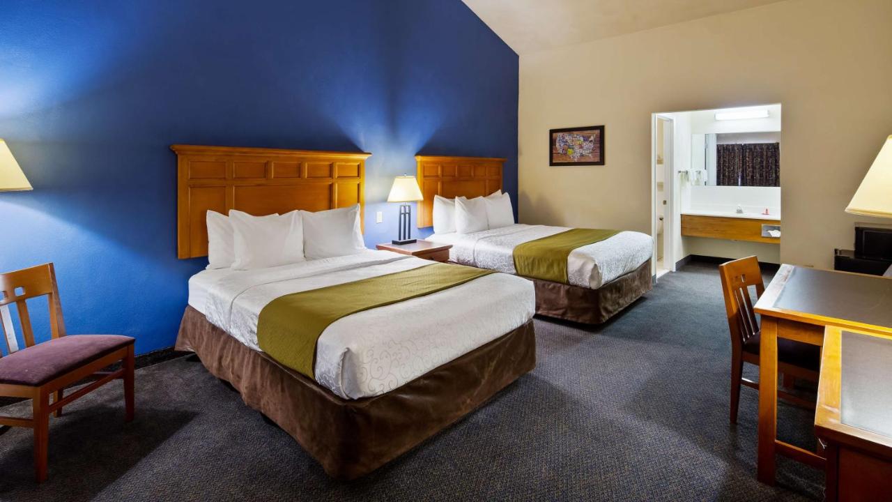 Queen Room with Two Queen Beds - Pet-friendly at SureStay Hotel by Best Western Greenville
