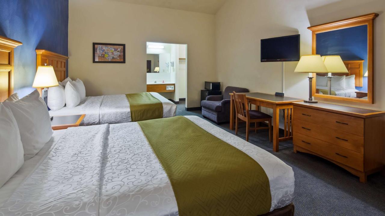 Queen Room with Two Queen Beds - Pet-friendly at SureStay Hotel by Best Western Greenville