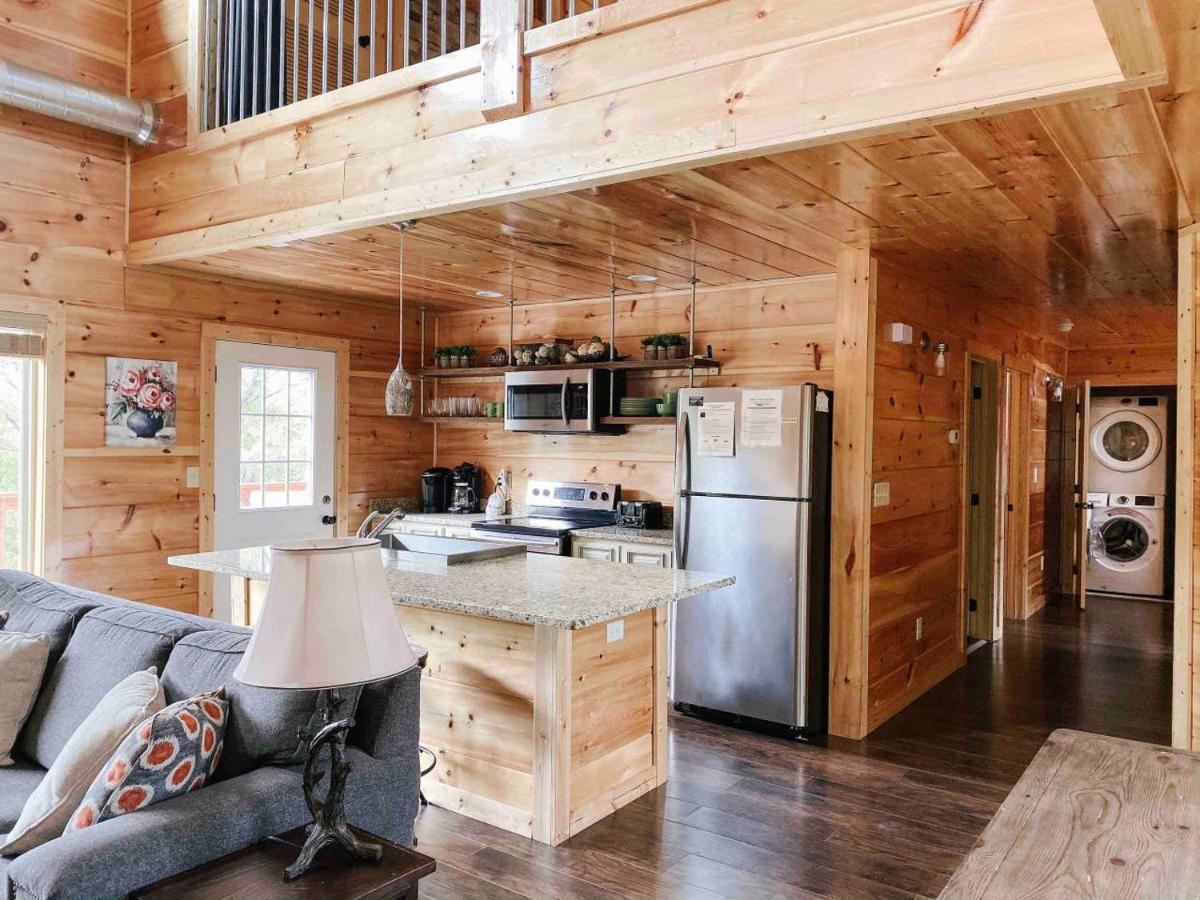 | Splash of Moonshine -heated indoor pool, hot tub, arcade game room