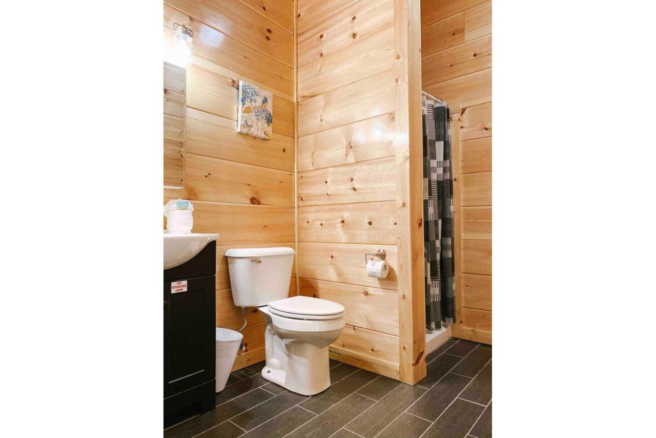 | Splash of Moonshine -heated indoor pool, hot tub, arcade game room