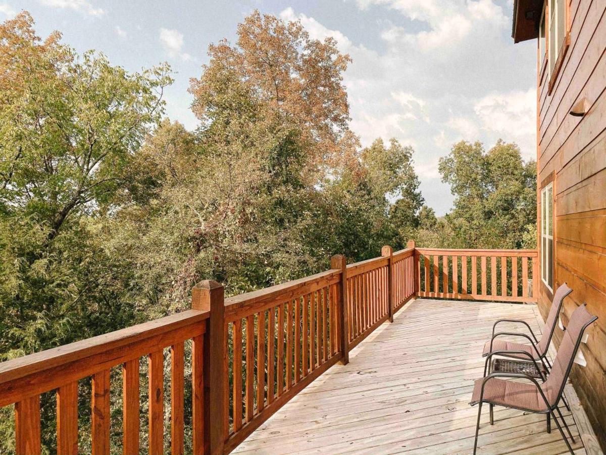 | Splash of Moonshine -heated indoor pool, hot tub, arcade game room