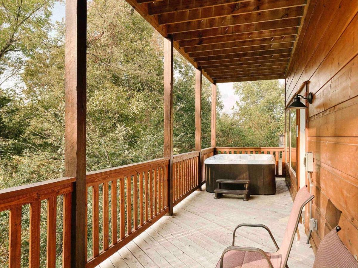 | Splash of Moonshine -heated indoor pool, hot tub, arcade game room