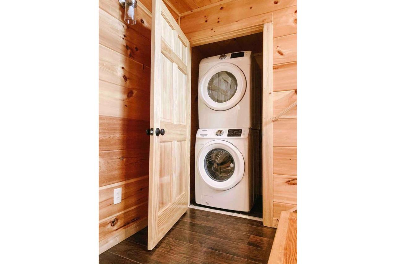 | Splash of Moonshine -heated indoor pool, hot tub, arcade game room