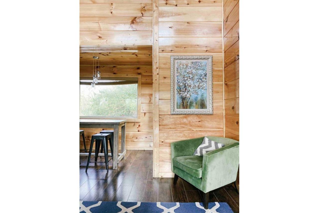 | Splash of Moonshine -heated indoor pool, hot tub, arcade game room