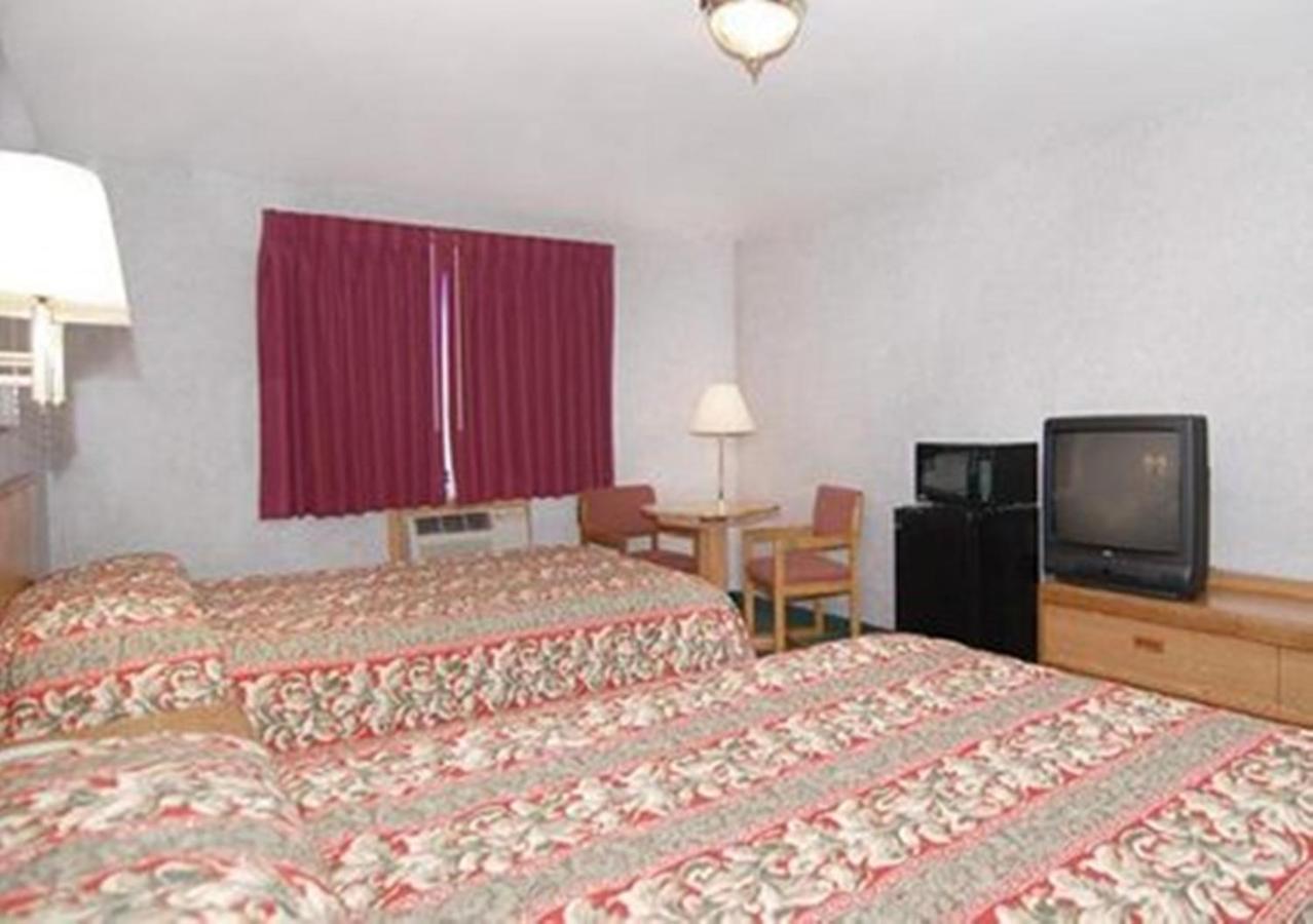 Double Room with Two Double Beds - Smoking at Days Inn by Wyndham Moosic