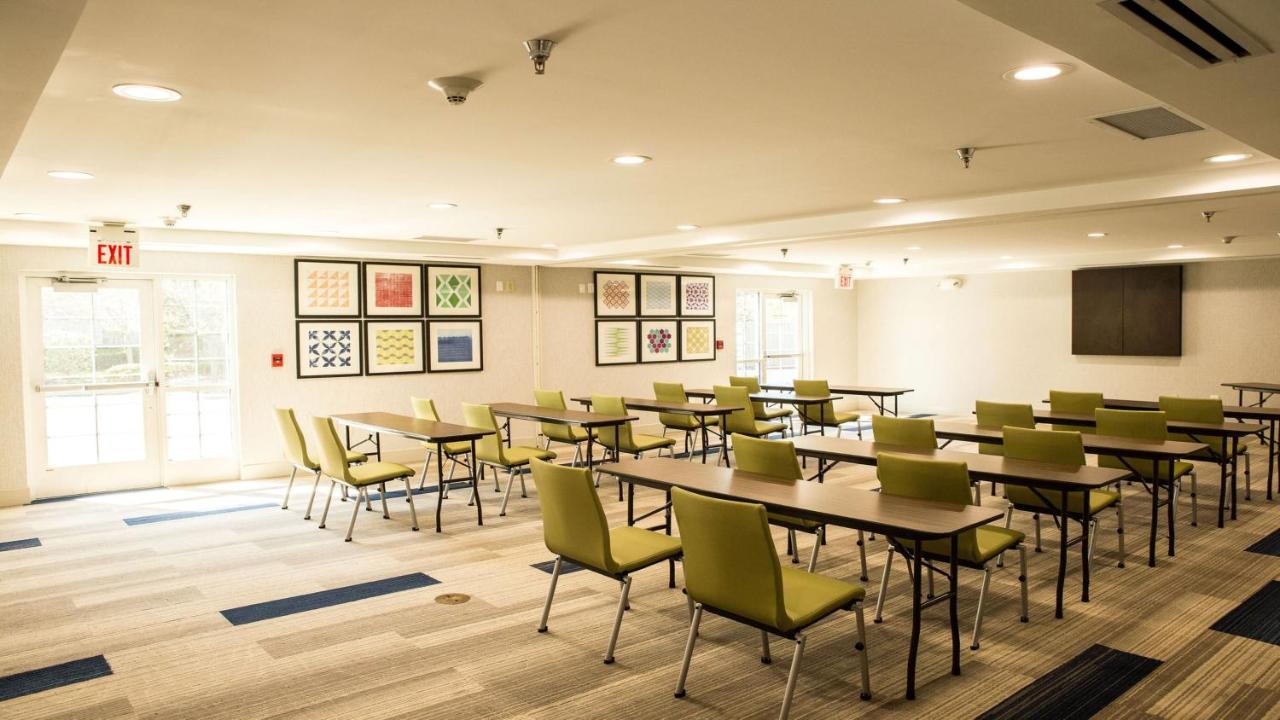 Holiday Inn Express Columbus-Dublin, an IHG Hotel