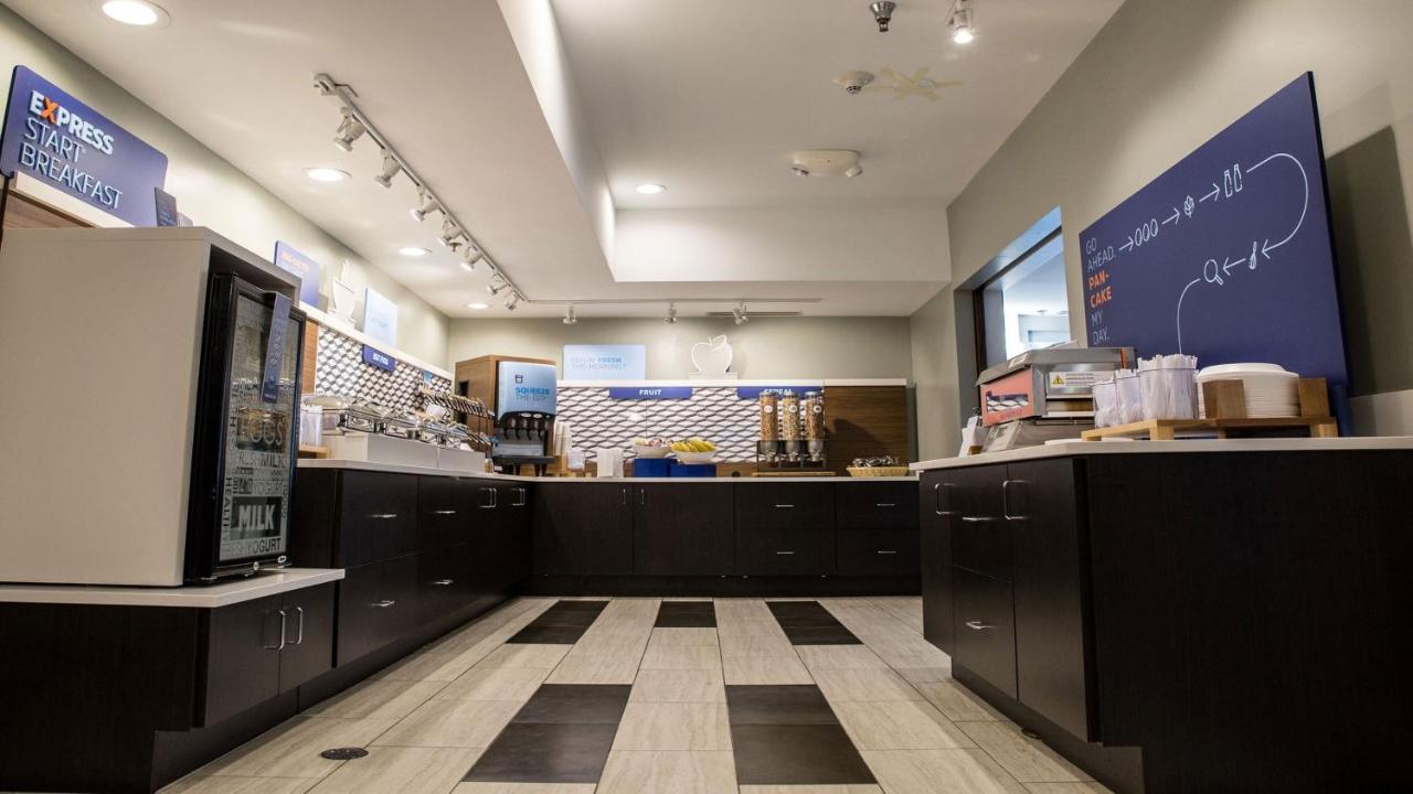 Holiday Inn Express Columbus-Dublin, an IHG Hotel