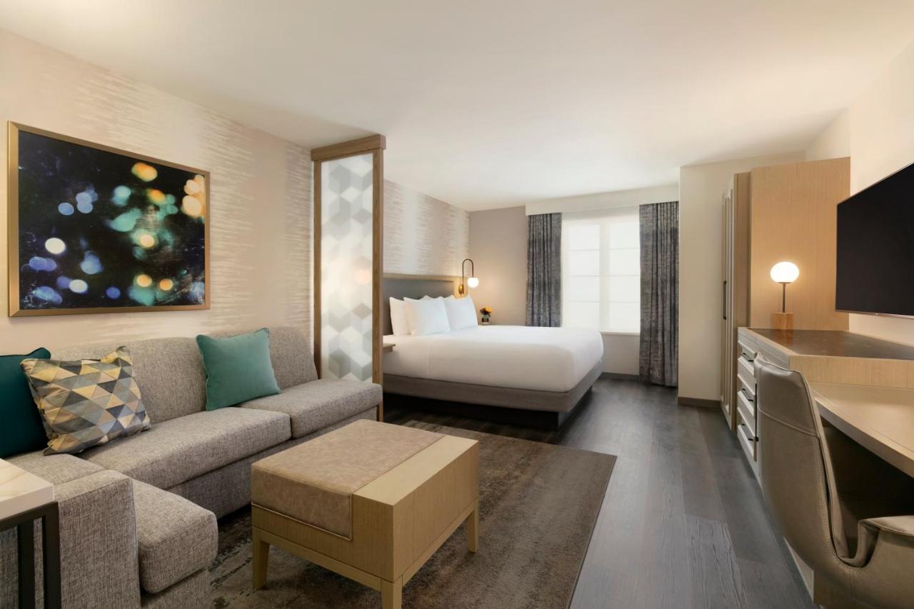 Deluxe King Room at Hyatt Place Santa Barbara