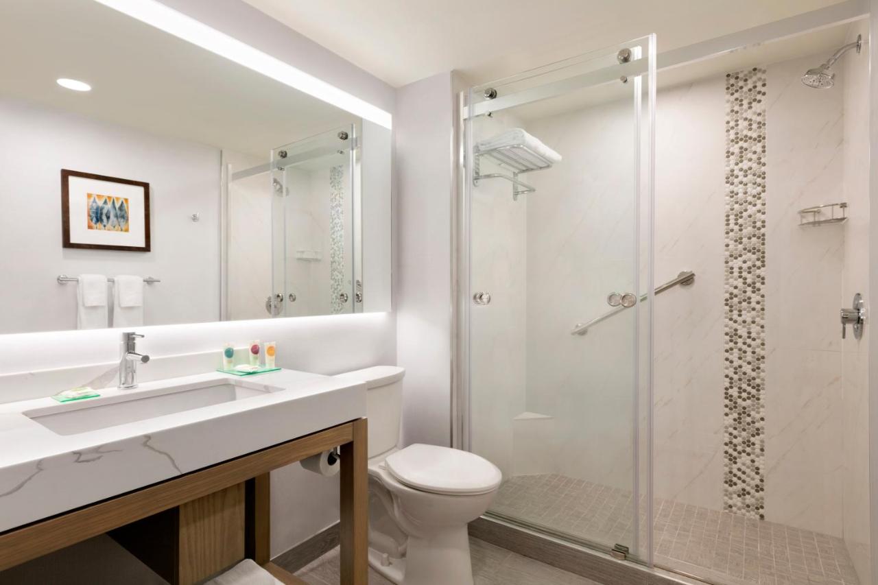 Deluxe King Room at Hyatt Place Santa Barbara