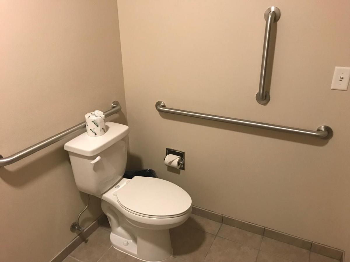 King Room - Disability Access at Cobblestone Inn & Suites - Fort Madison