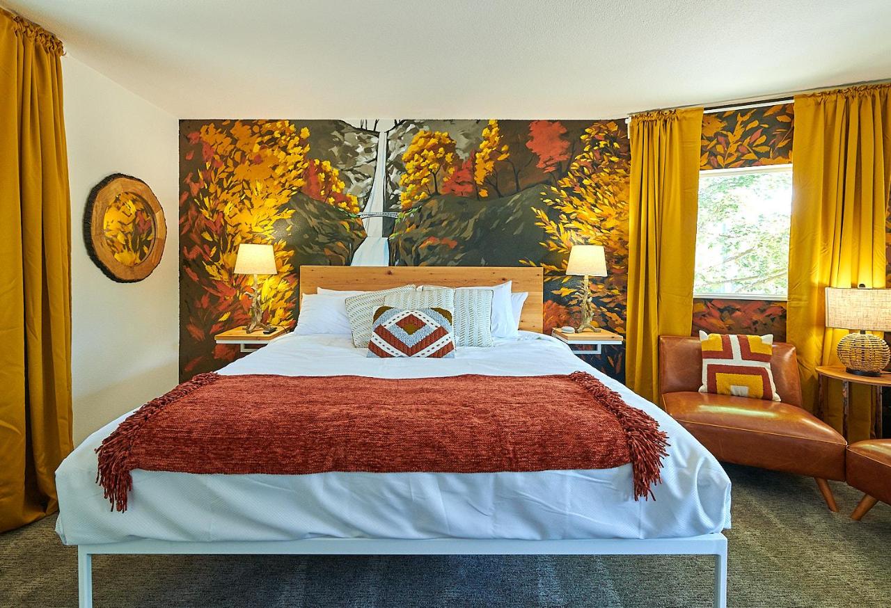 | Kenton Hotel