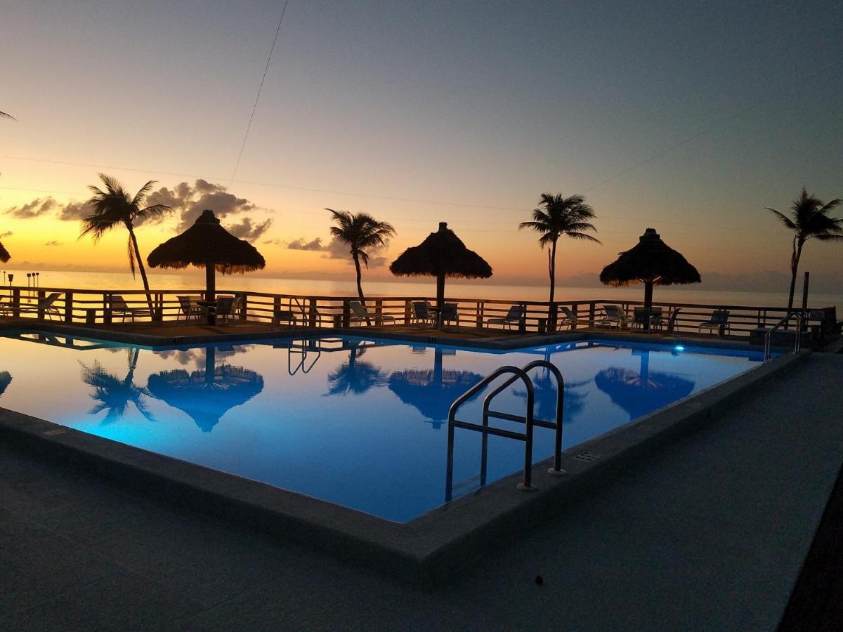 | Caloosa Cove Resort - With Full Kitchens