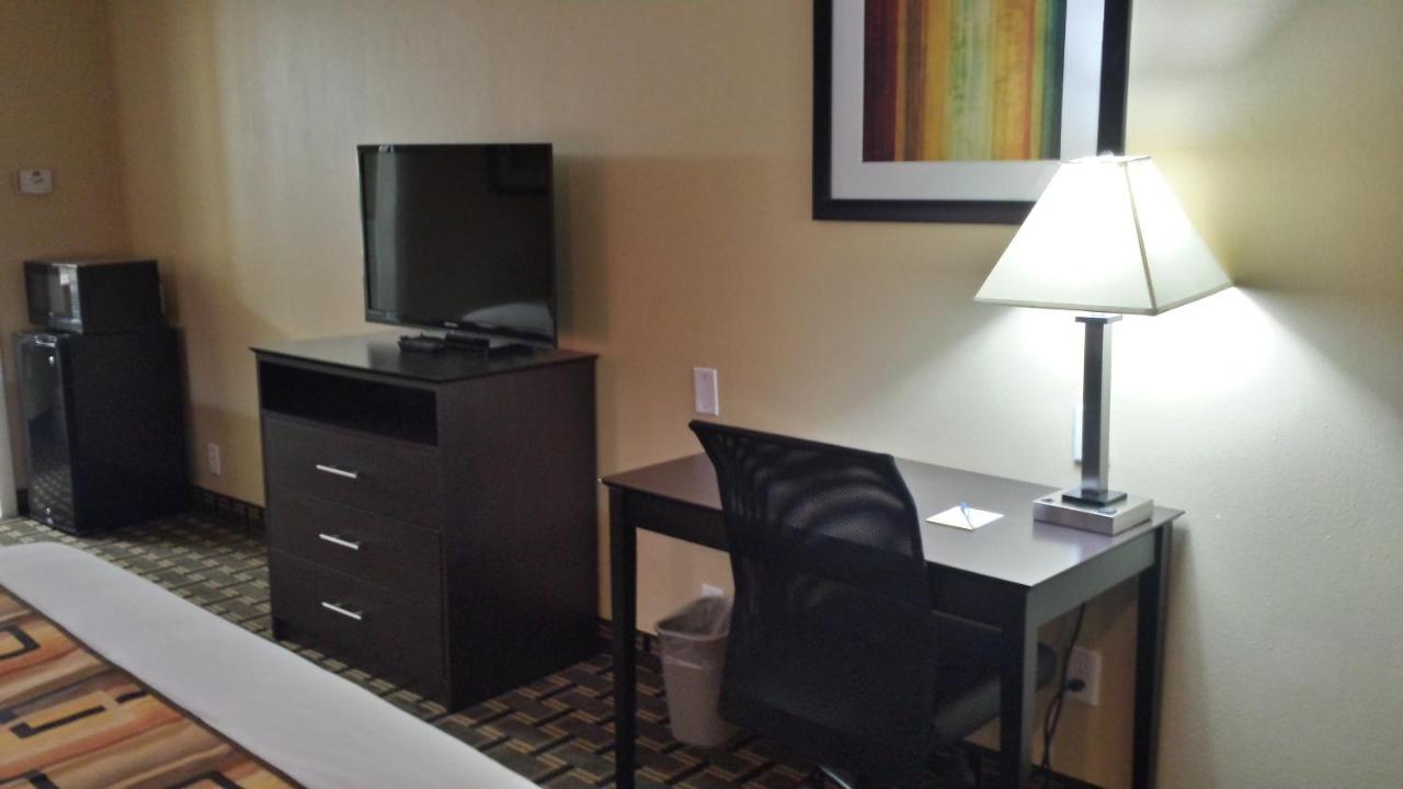 | Days Inn by Wyndham Henryetta