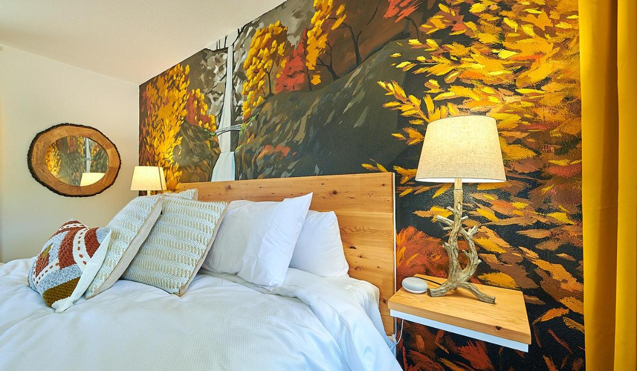  | Kenton Hotel