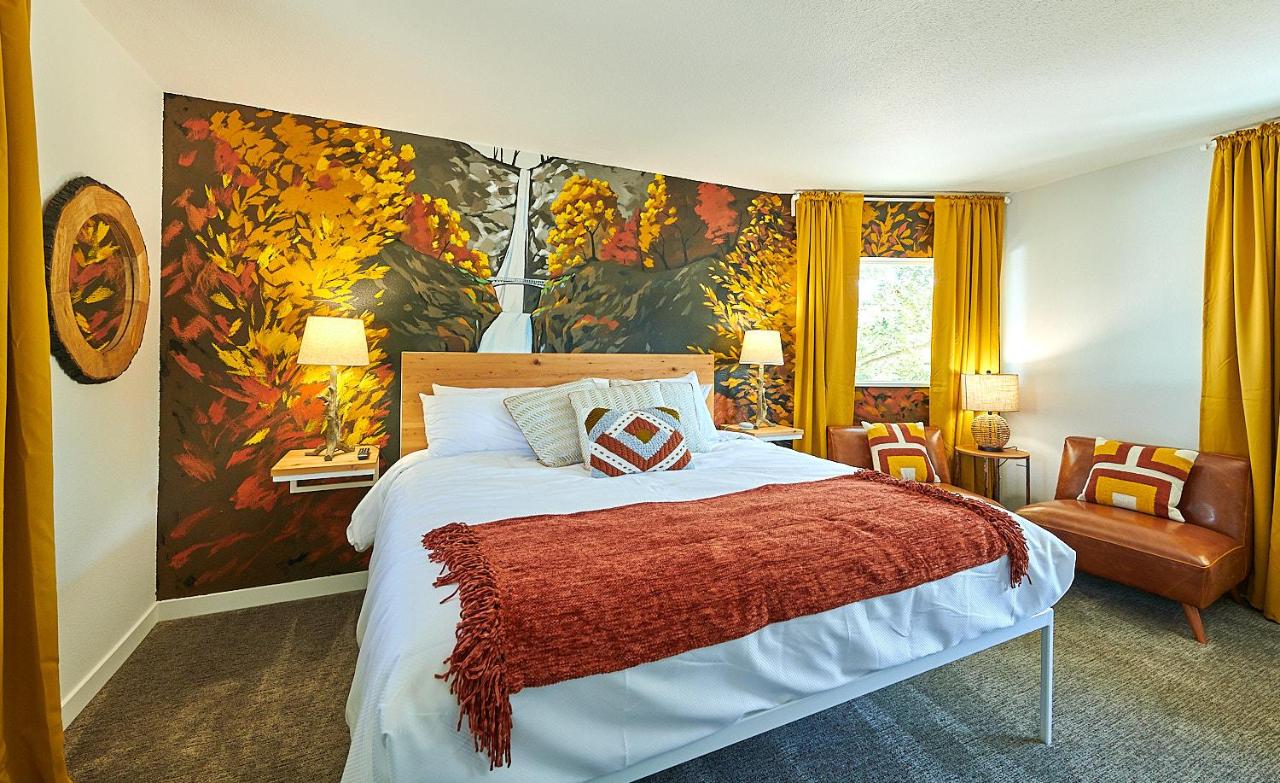  | Kenton Hotel