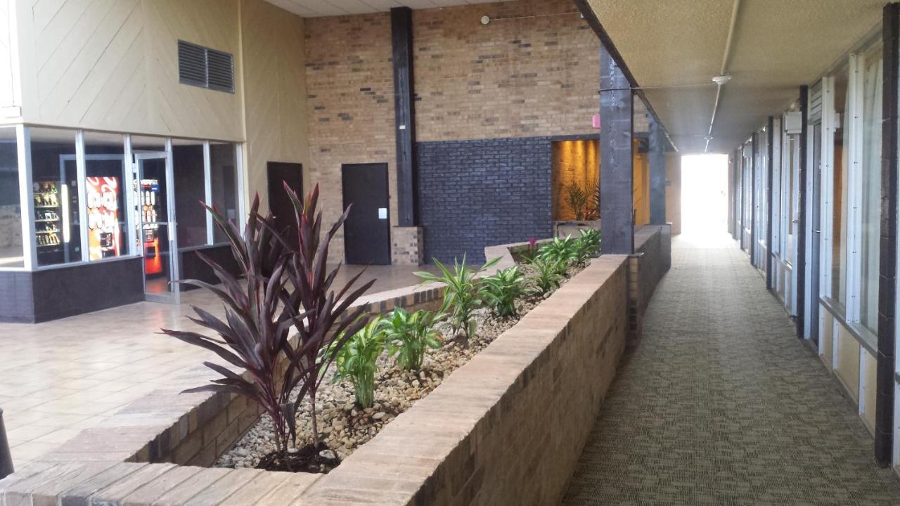 | Days Inn by Wyndham Henryetta