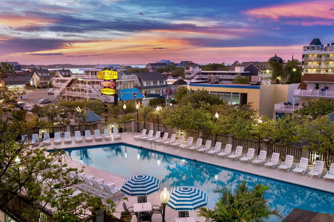 King Room with Pool View at Plim Plaza Hotel