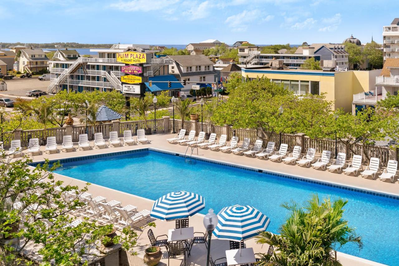 King Room with Pool View at Plim Plaza Hotel