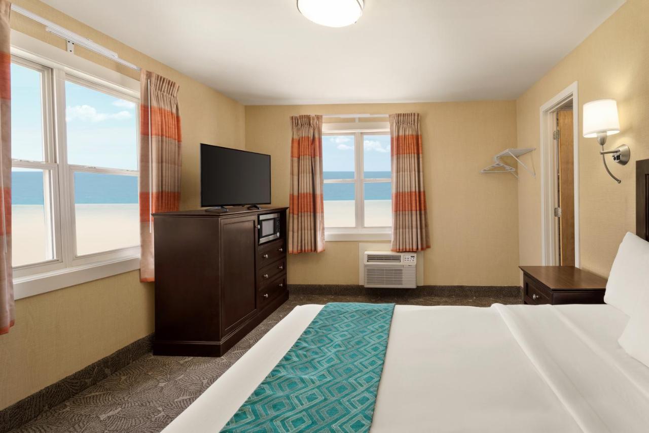 Ocean Front Queen at Plim Plaza Hotel