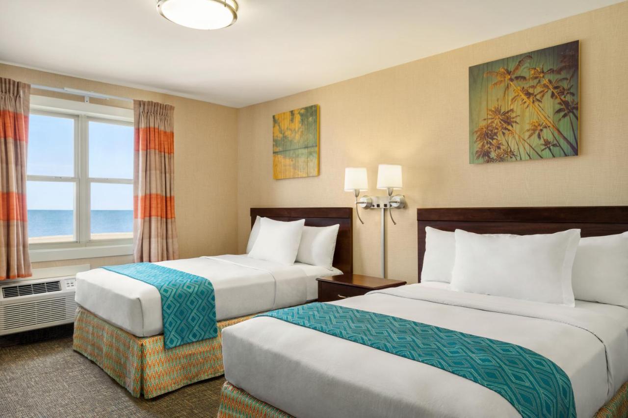 Oceanfront 2 Doubles at Plim Plaza Hotel
