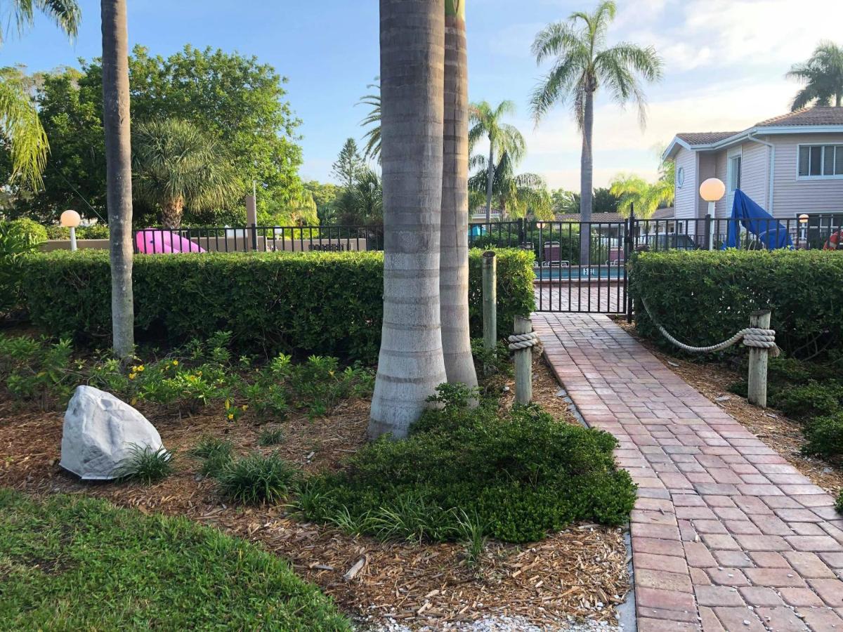  | Captiva Beach Resort (open private beach access)