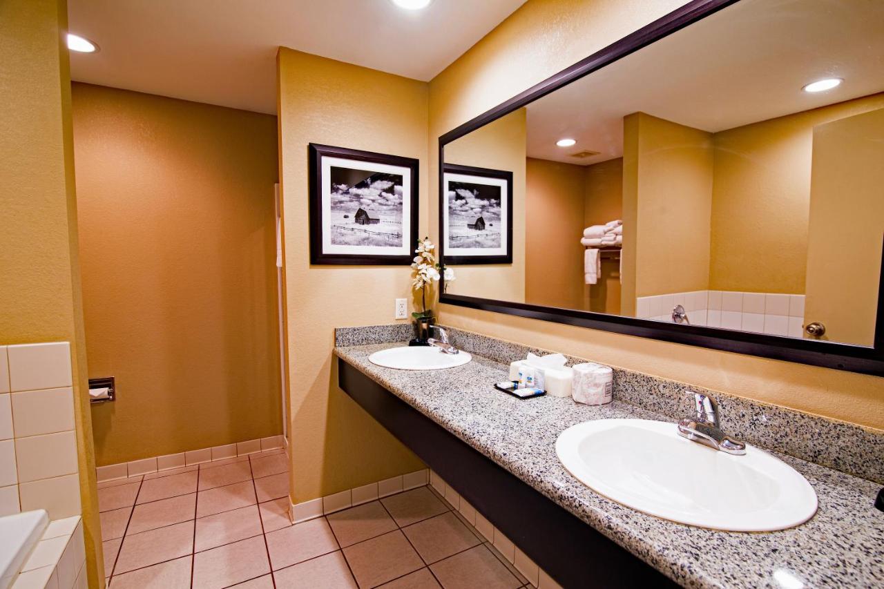 Executive Suite at Heritage Inn