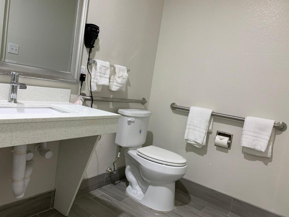 | Scottish Inn & Suites - IAH Airport