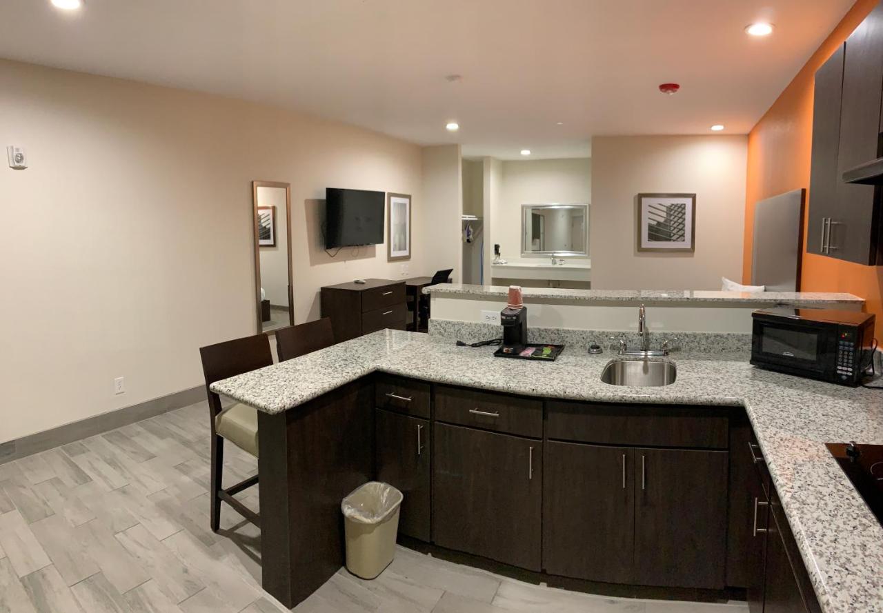 | Scottish Inn & Suites - IAH Airport
