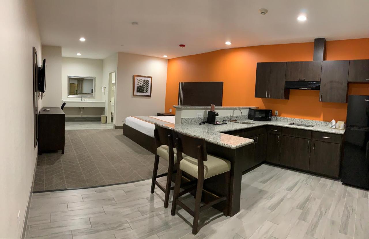 | Scottish Inn & Suites - IAH Airport