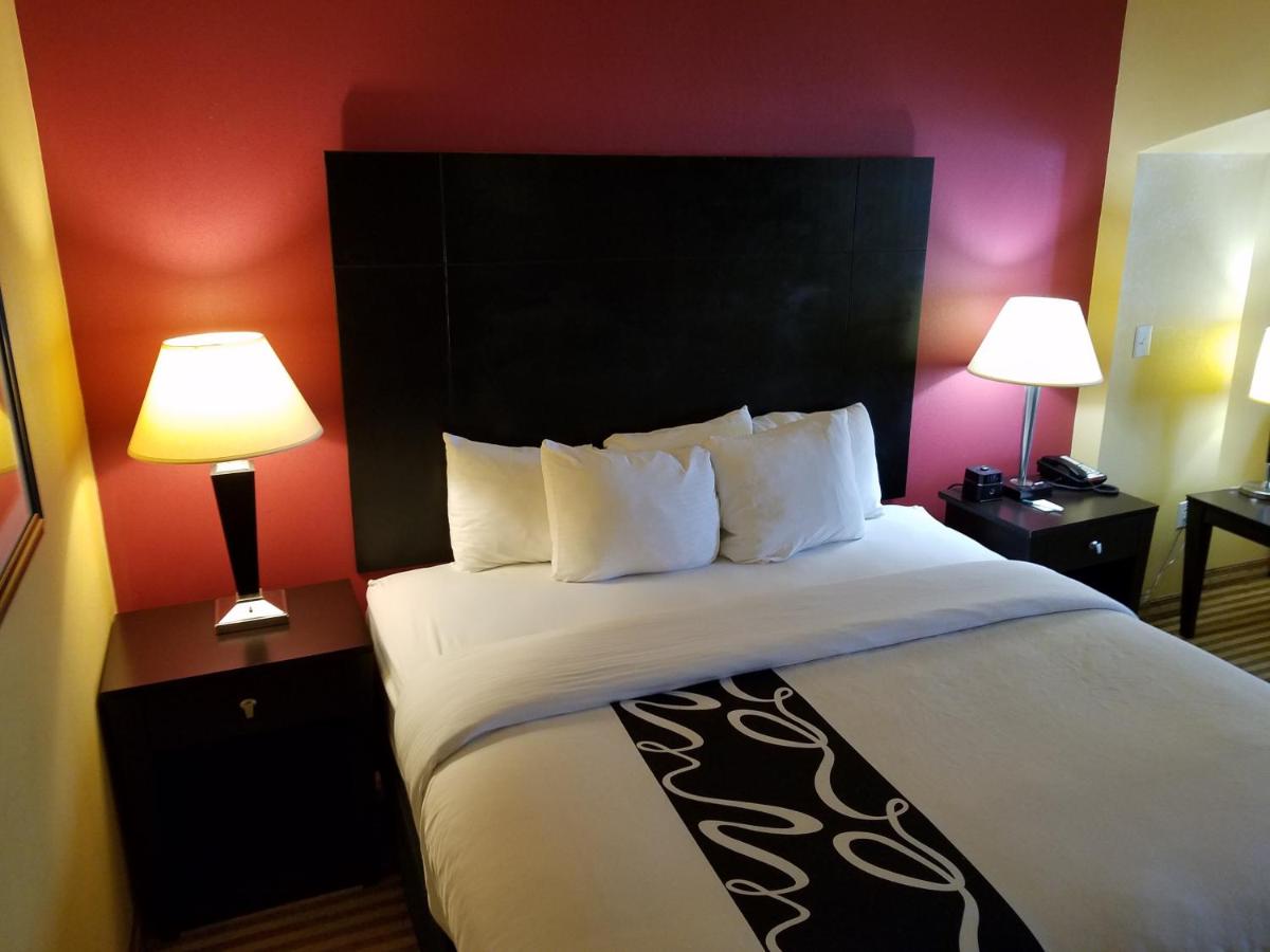 | La Quinta by Wyndham Atlanta Union City