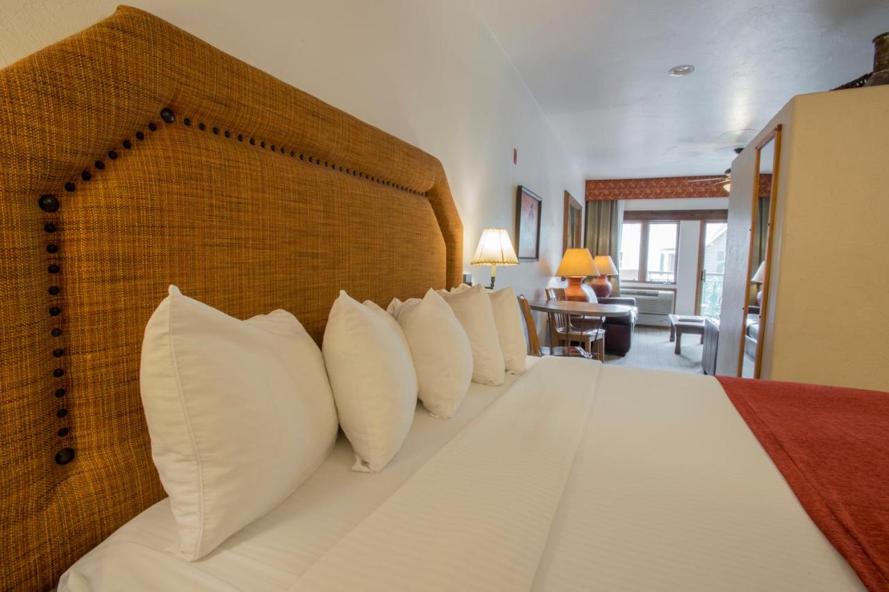 Navajo Junior Suite at Table Mountain Inn
