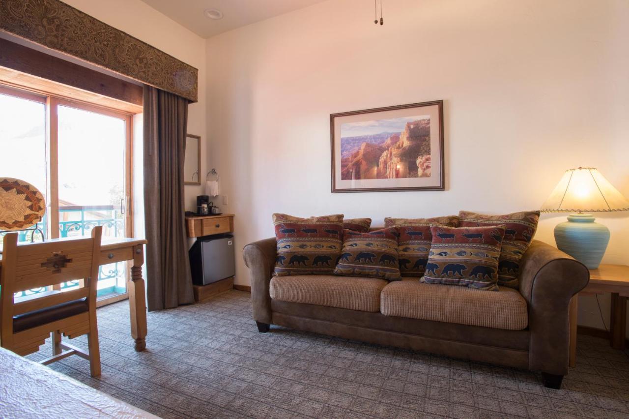 Traditional Mini Suite at Table Mountain Inn