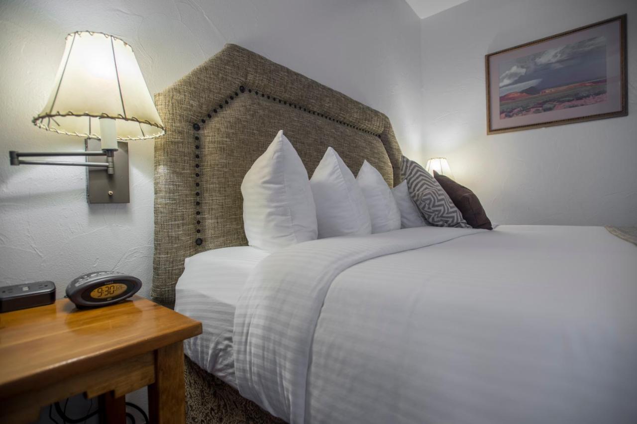 Traditional King Room at Table Mountain Inn