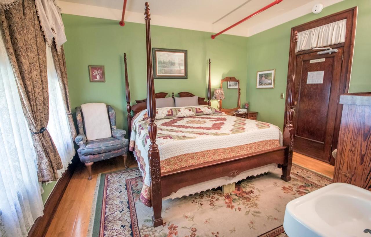 | The Edgewater Hotel