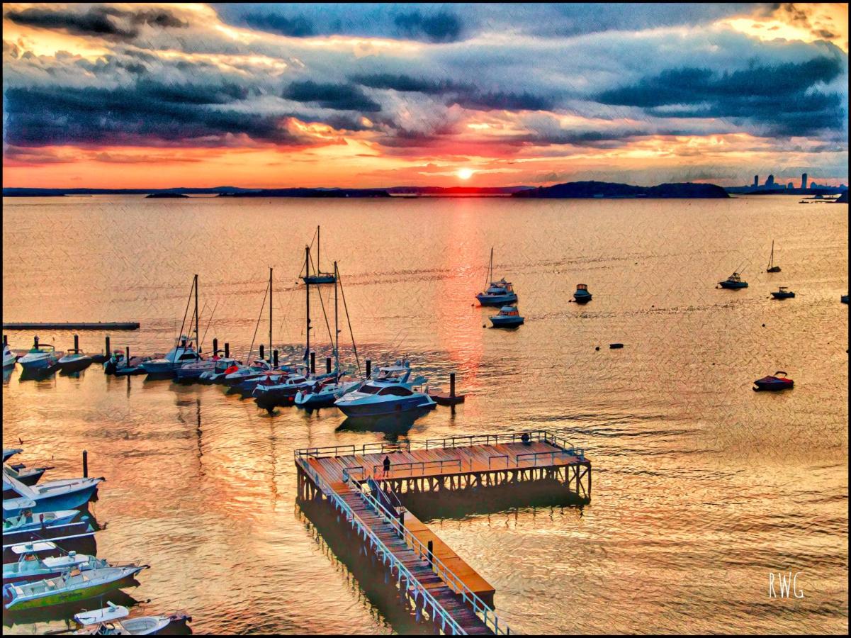 | The Beacon Waterfront Inn