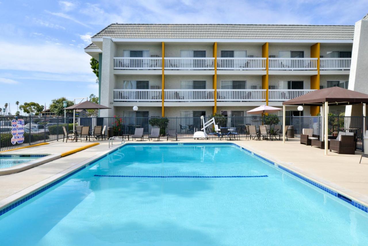 King Room with Pool View at Dana Point Marina Inn