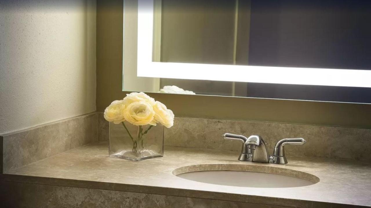 King Room with Balcony at Lakeway Resort & Spa