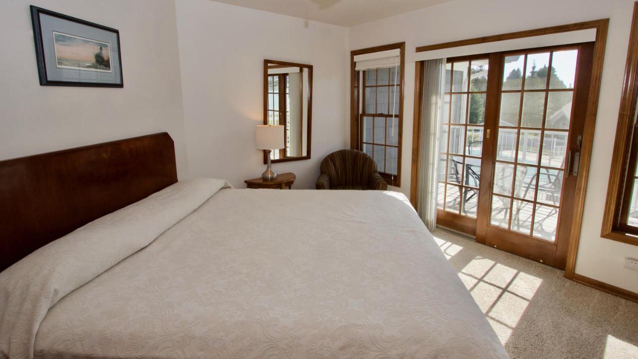 | Baileys Harbor Yacht Club Resort