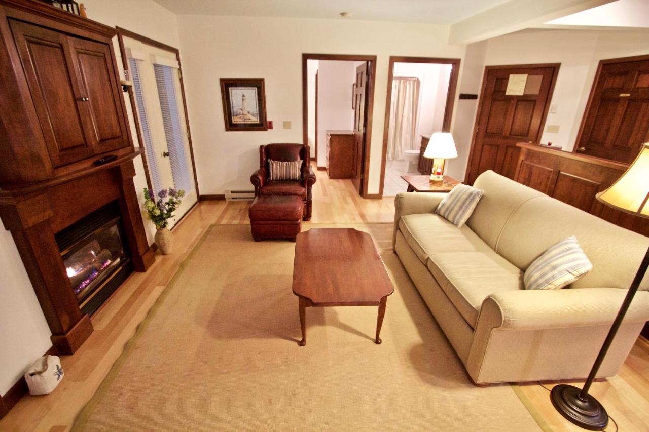 | Baileys Harbor Yacht Club Resort