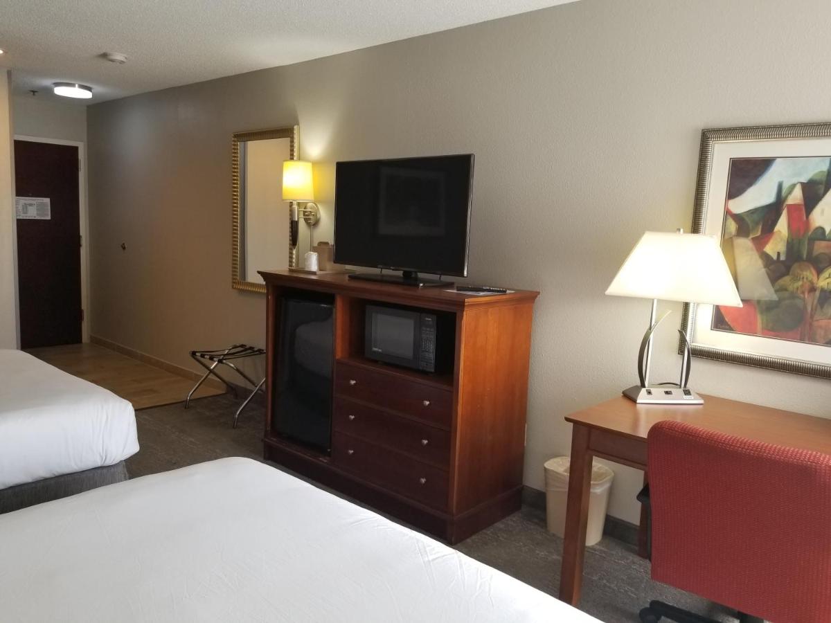 Queen Room with Two Queen Beds - Non-Smoking at Wingate by Wyndham Savannah I-95 North