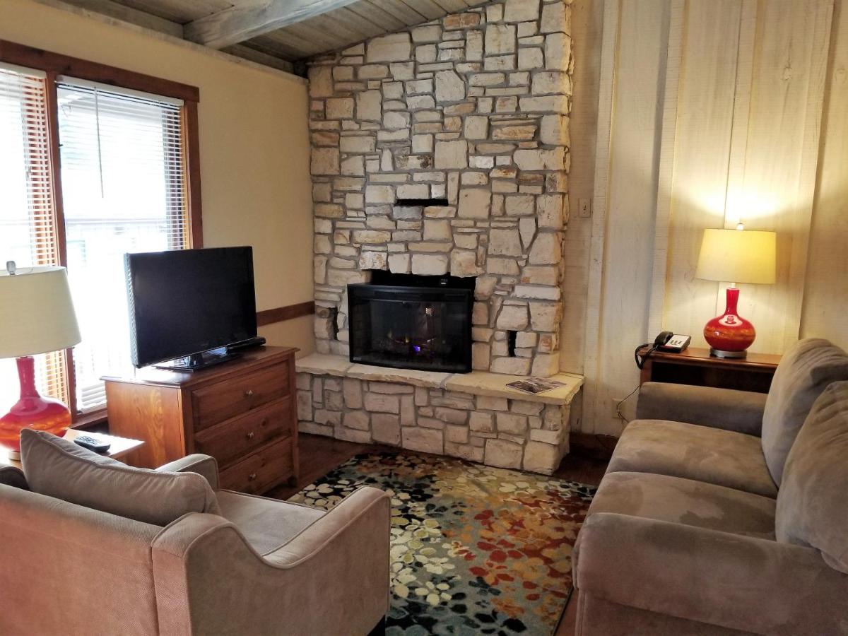 | Carmel Valley Lodge