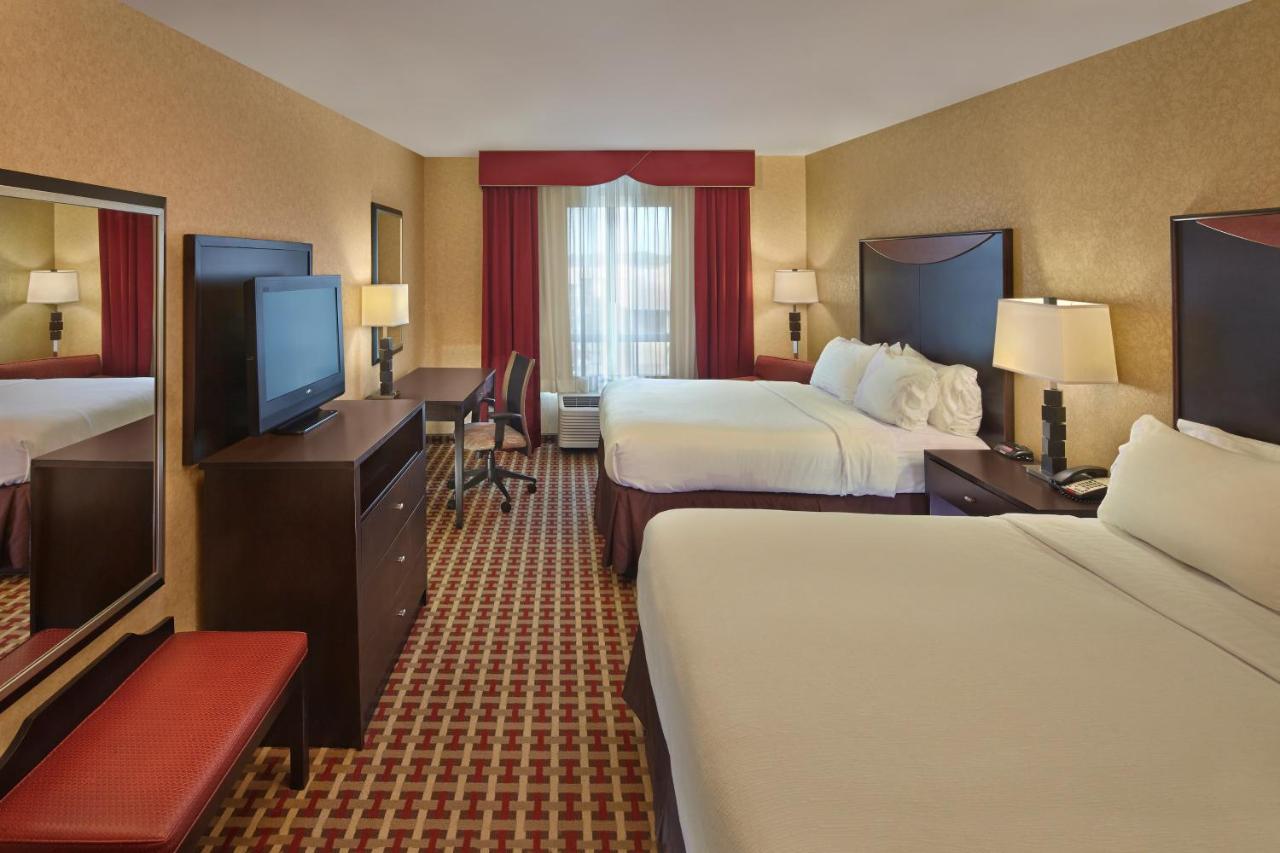 Queen Room with Two Queen Beds at Holiday Inn Jacksonville E 295 Baymeadows by IHG