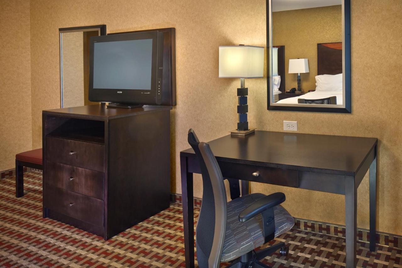 Queen Room with Two Queen Beds at Holiday Inn Jacksonville E 295 Baymeadows by IHG