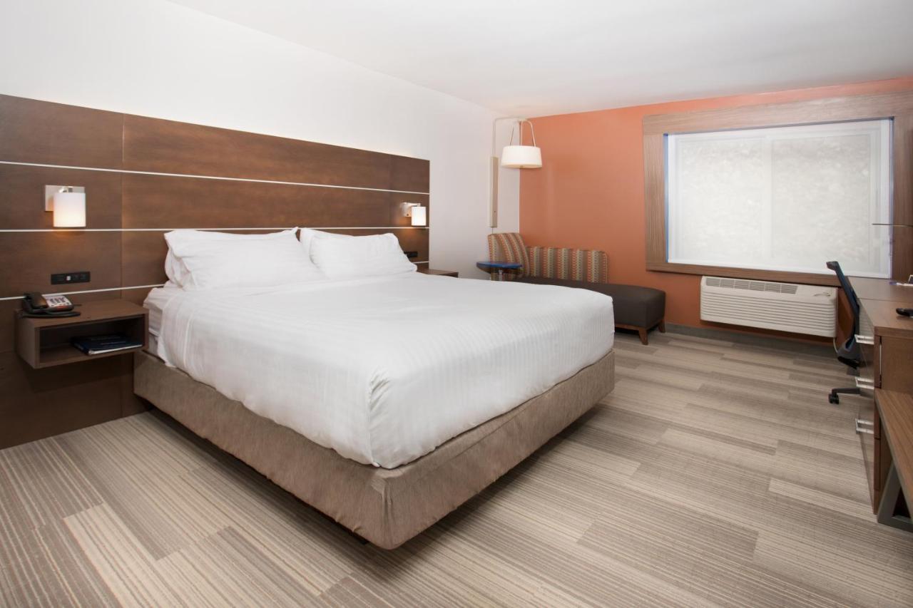 Room Selected at Check-In at Holiday Inn Express Houghton-Keweenaw by IHG