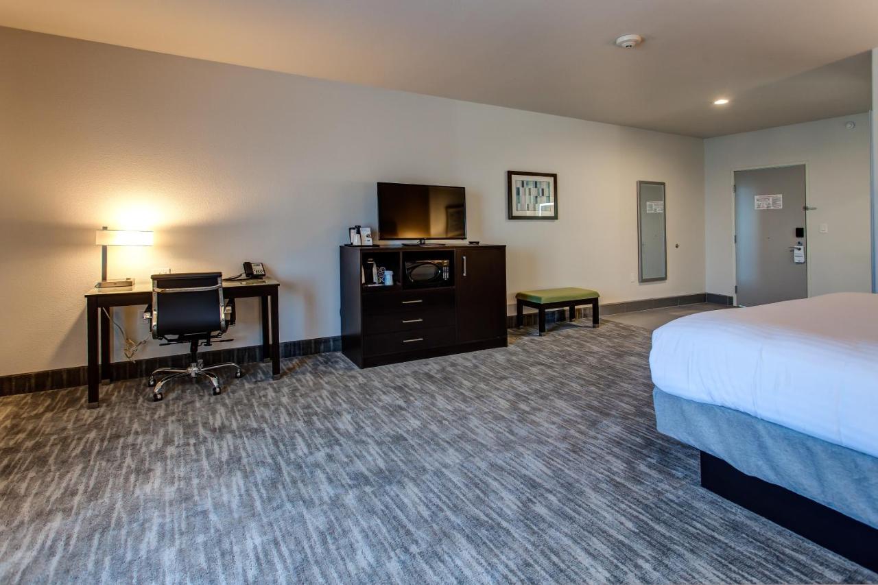 Executive Suite at Holiday Inn Express & Suites Gatesville - N. Ft Hood by IHG