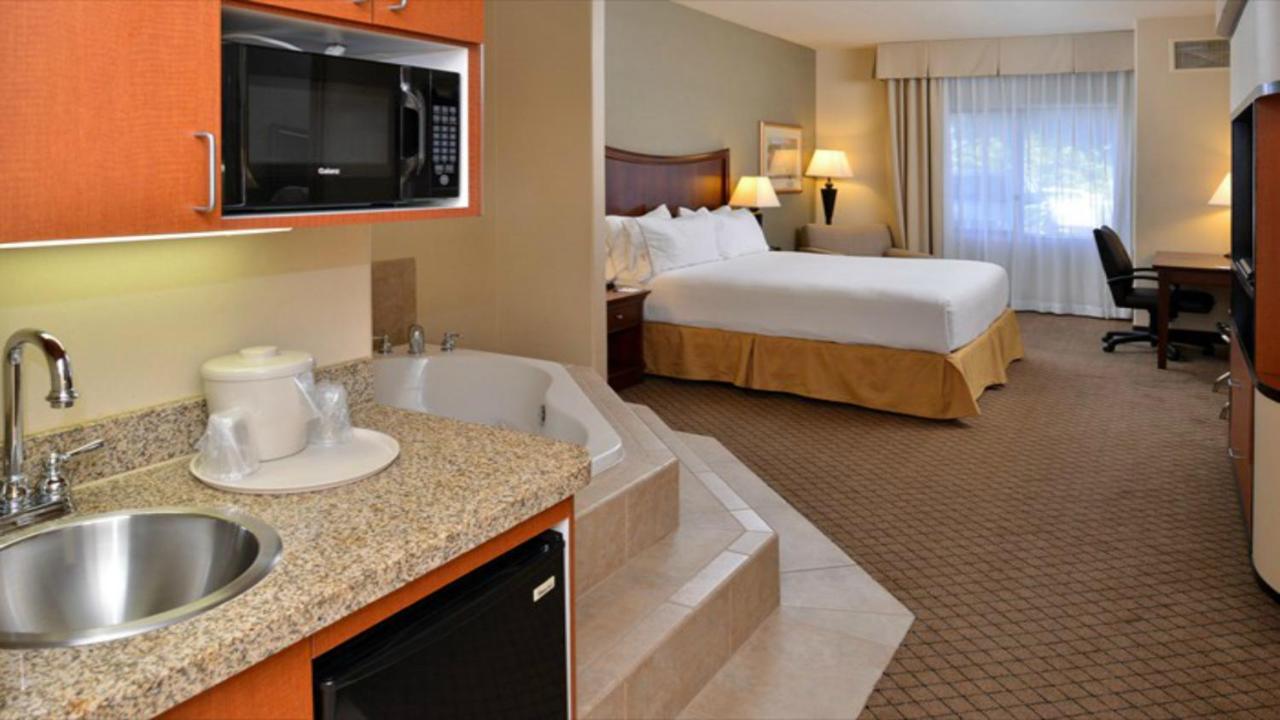  | Holiday Inn Express Hotel & Suites Lincoln-Roseville Area, an IHG Hotel