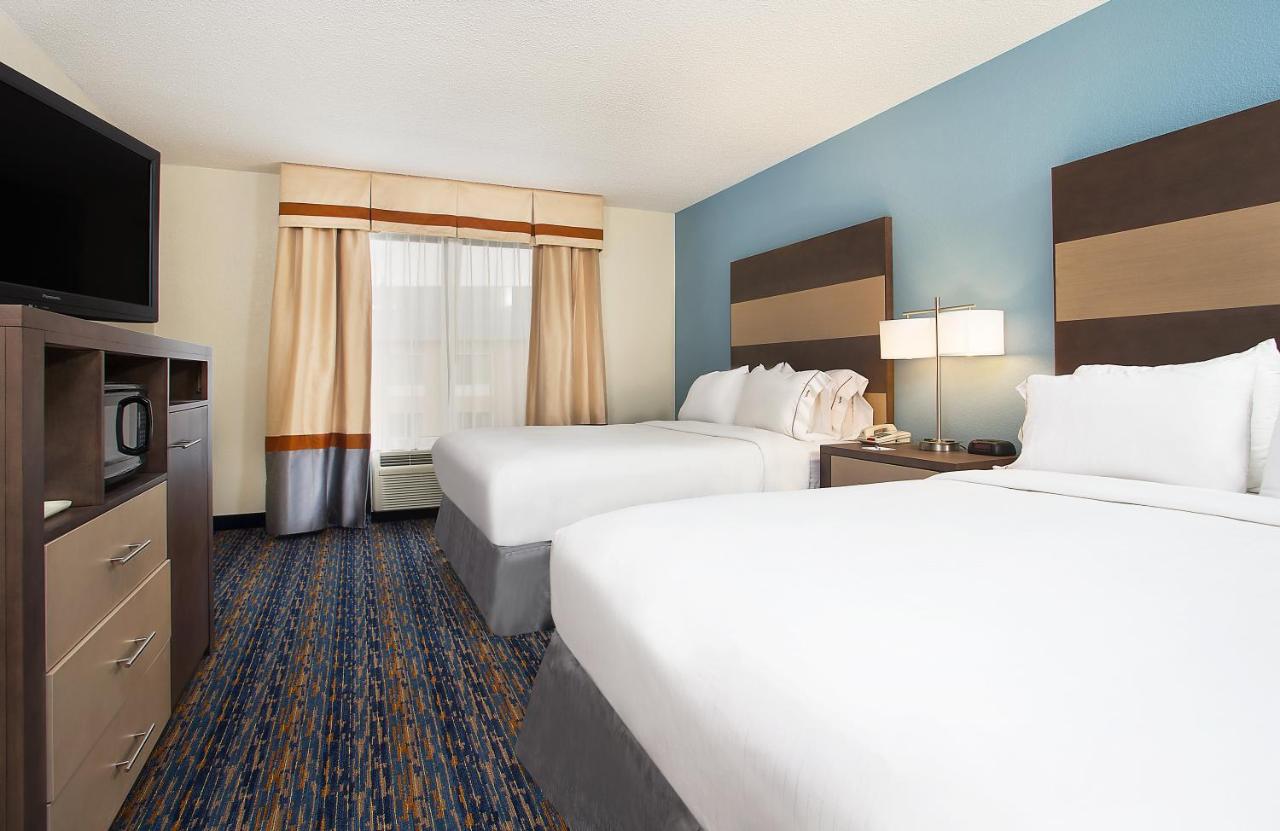 Deluxe Twin Room - Hearing Accessible at Holiday Inn Express Berea by IHG