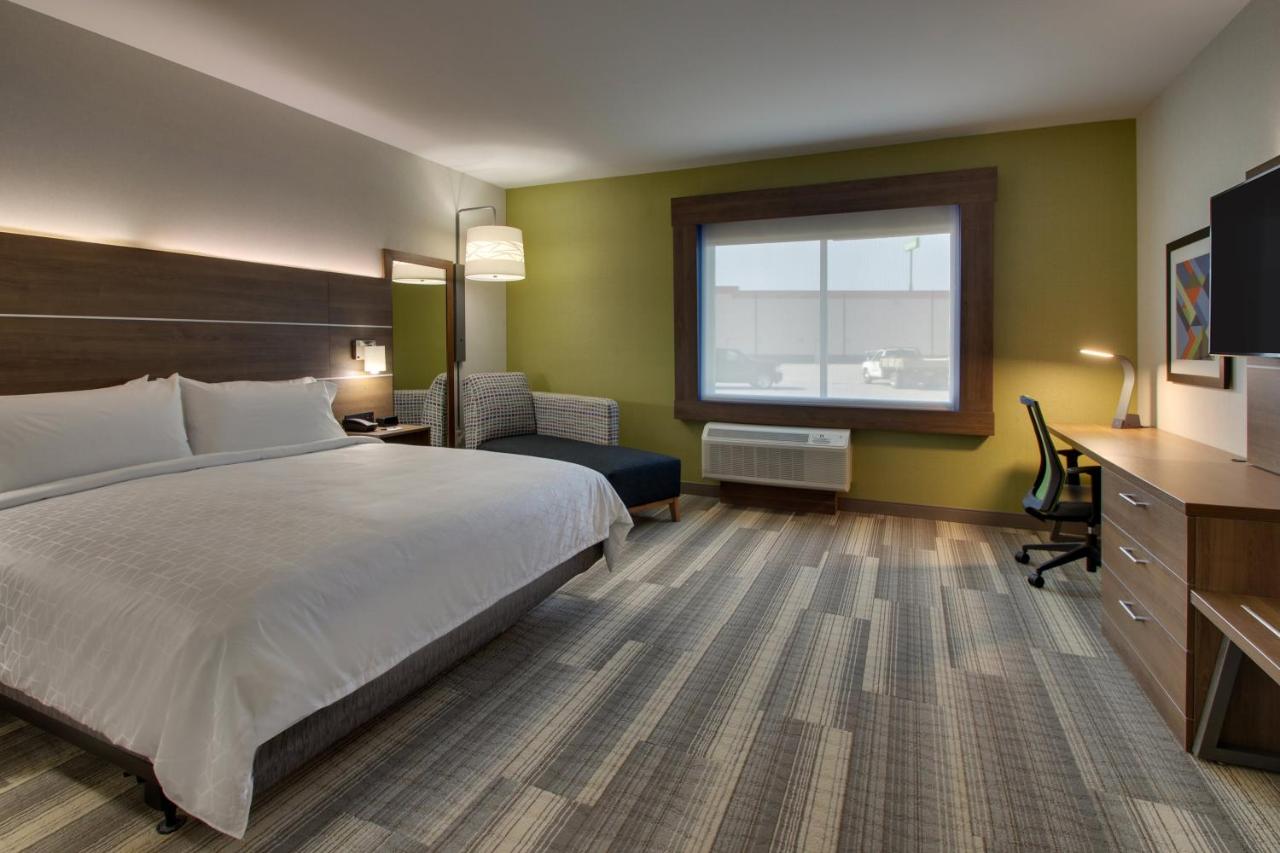 King Room - Hearing Accessible - Non-Smoking at Holiday Inn Express Lexington East - Winchester by IHG